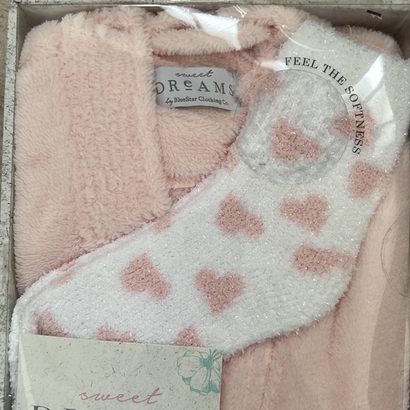 Robe with Lurex Sock gift set, pink robe & socks with hearts, New in sealed box - Picture 13 of 16
